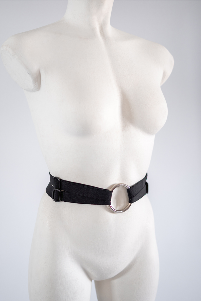 vegan-adjustable-oring-belt-elasticated-straps-metal-fastenings-accessories-iona-smith-scott